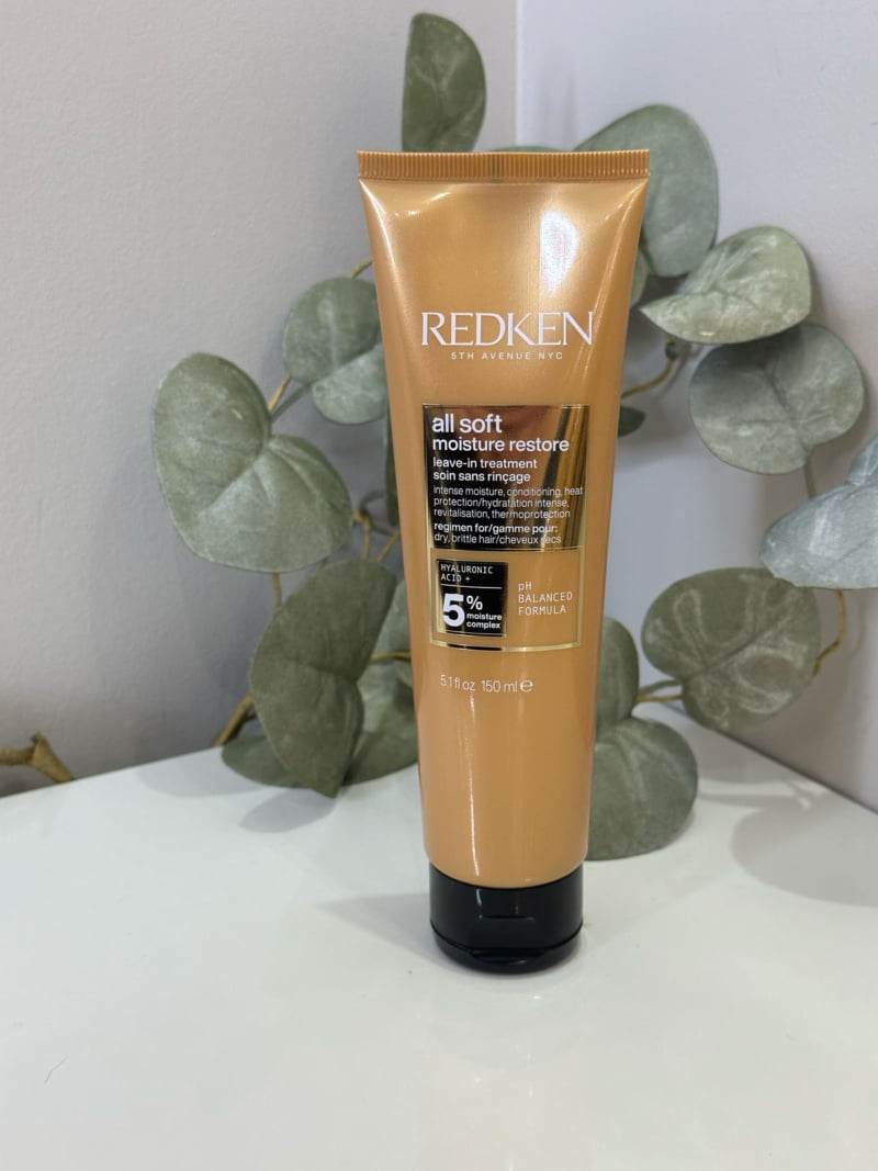 Le Soin sans Rinçage Hydratant All Soft de Redken? hydrate et nourrit en profondeur les cheveux secs.