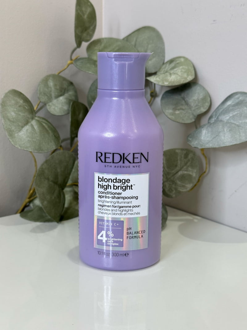 Le conditioner Blondage High Bright de Redken, est idéal pour un blond éclatant.