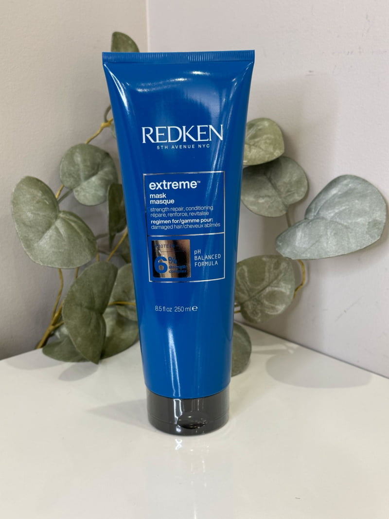 Le masque Extreme de Redken, nourrit en profondeur et répare les cheveux fragilisés.