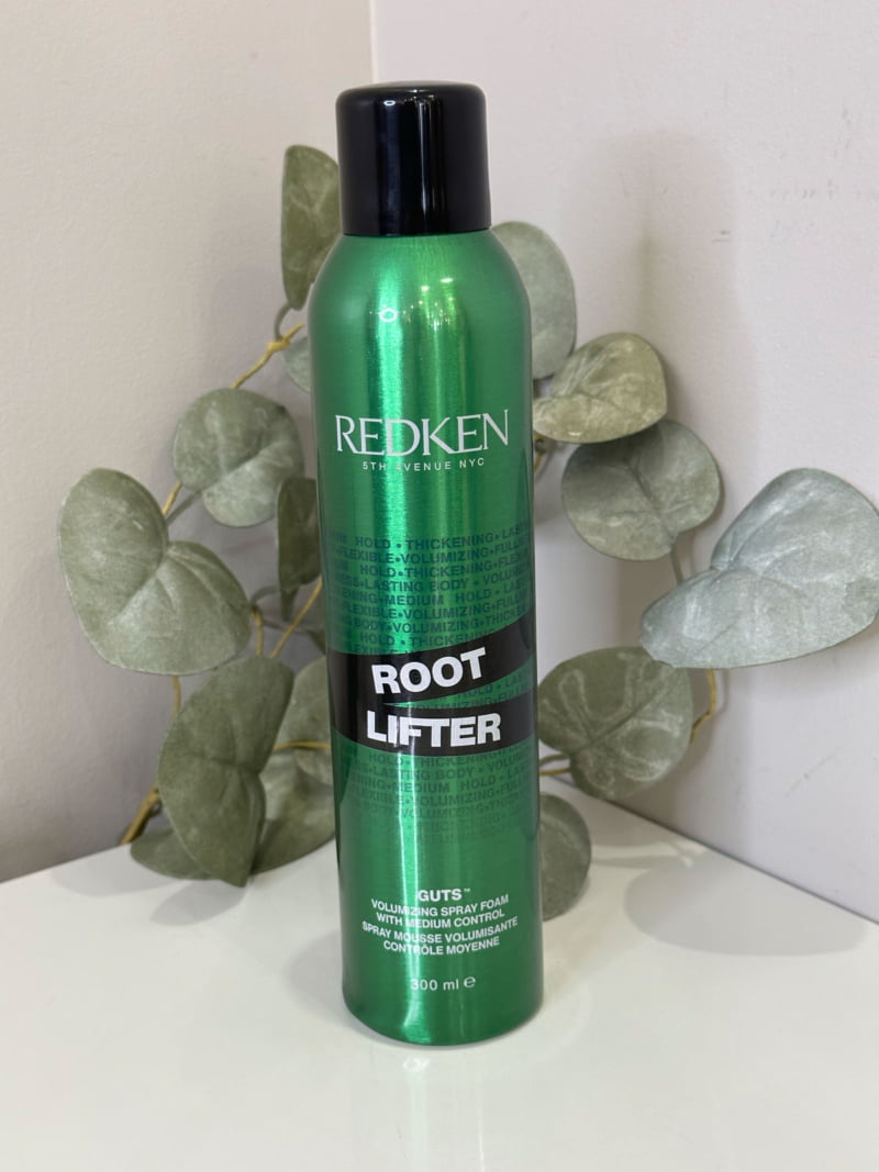 Le Spray Mousse Volumisante Root Lifter de Redken, donne du volume à vos racines