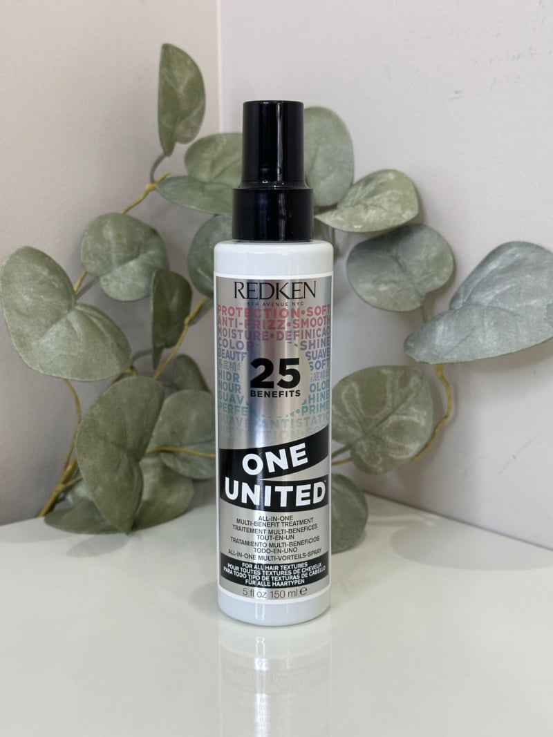 Le Spray One United Multi-Bénéfices de Redken, est un soin pour tous types de cheveux.