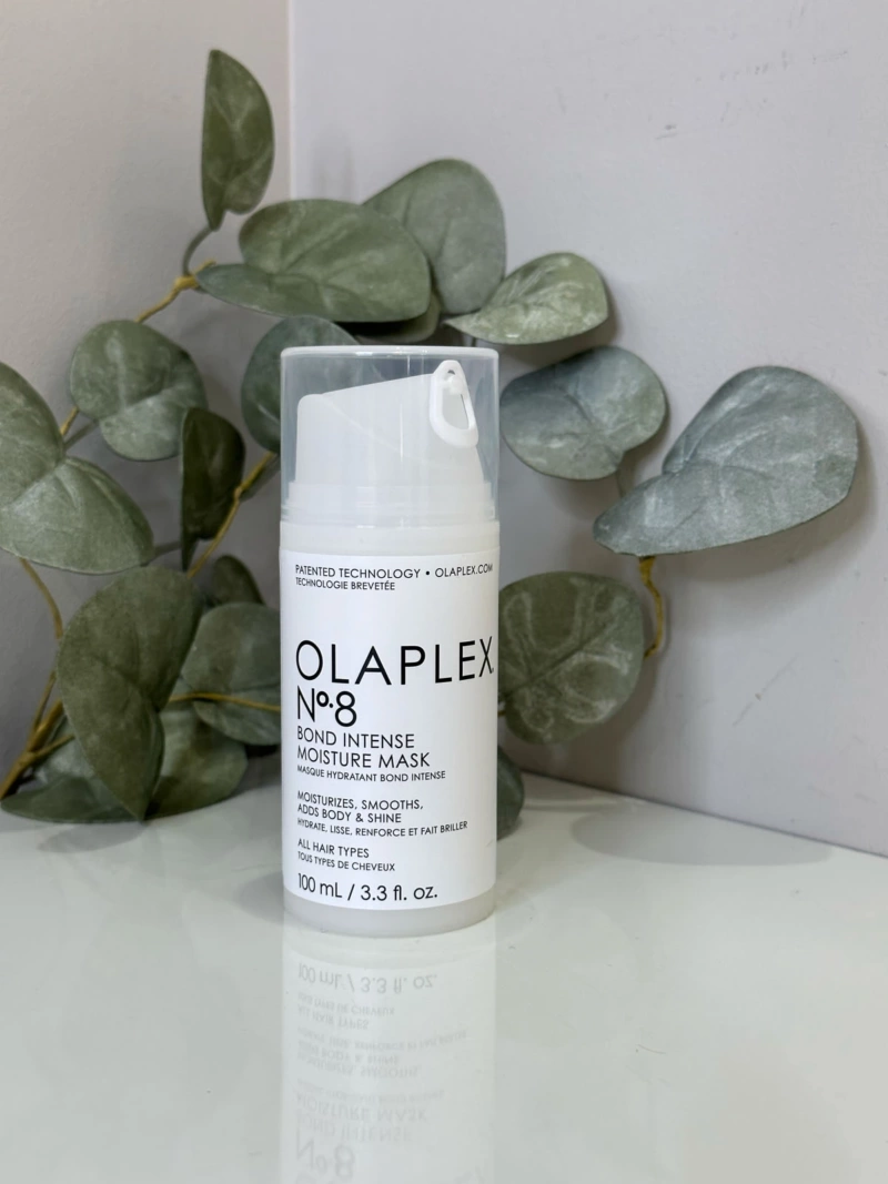 Olaplex N°8 est un masque capillaire 4-en-1 hydratant