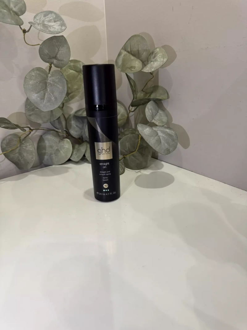 Le spray lissant Straight On de GHD garantit un lissage exceptionnel