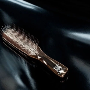 Découvrez la Scalp Brush, la brosse révolutionnaire tout droit venue du Japon pour sublimer vos cheveux