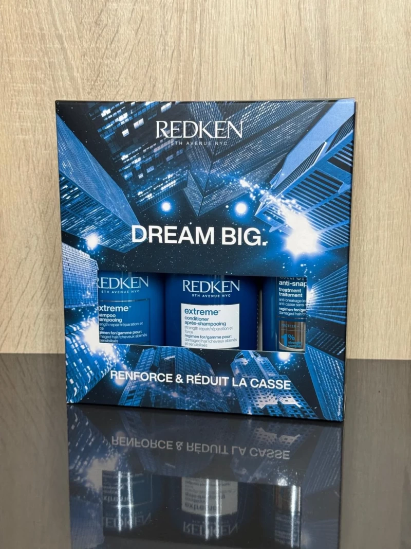 Coffret Redken Extreme pour cheveux cassants : gamme complète de soins réparateurs pour cheveux abîmés et fragiles.